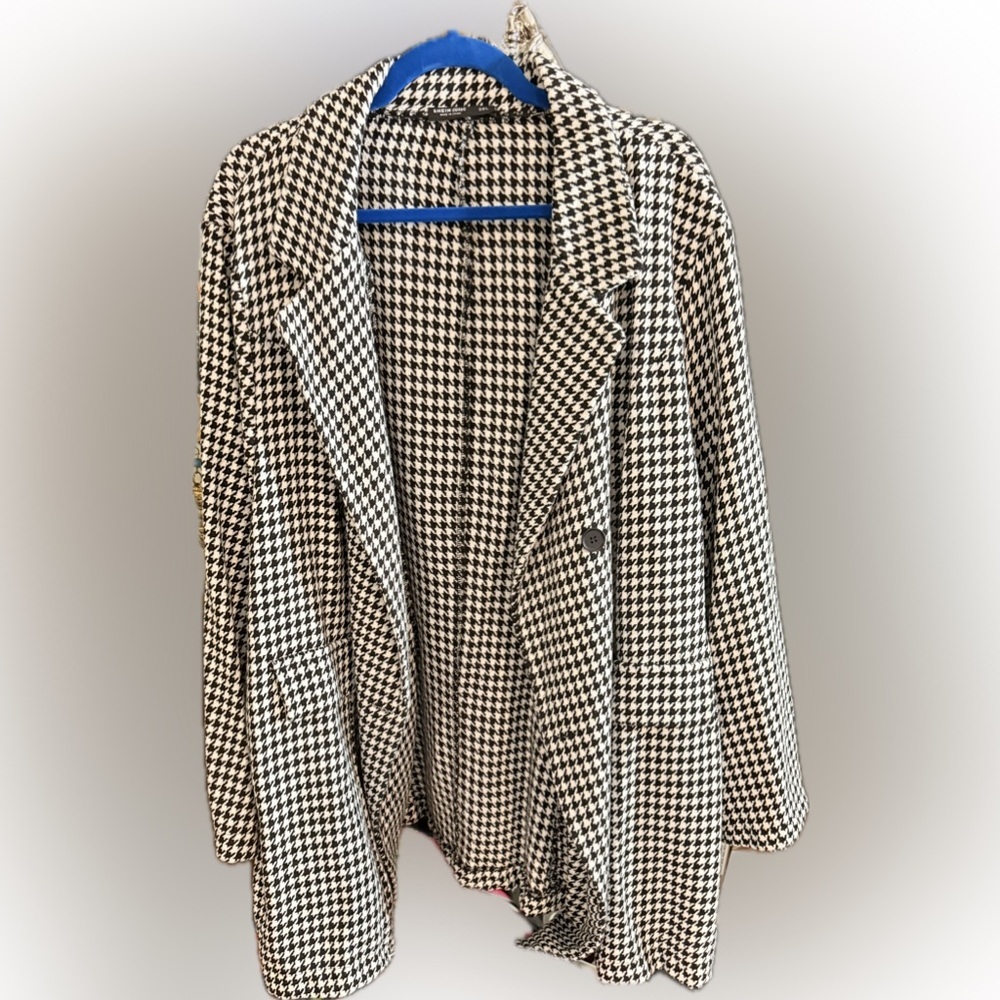 SHEIN Black and White Houndstooth Blazer